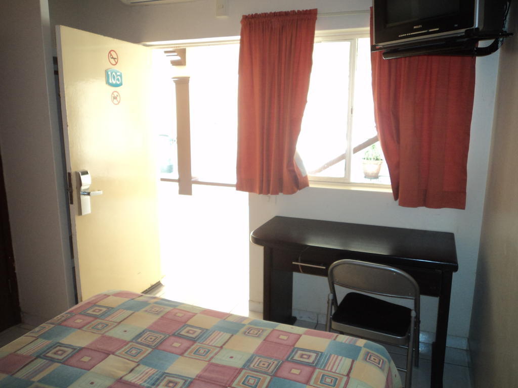 Hotel California ナボホア 部屋 写真